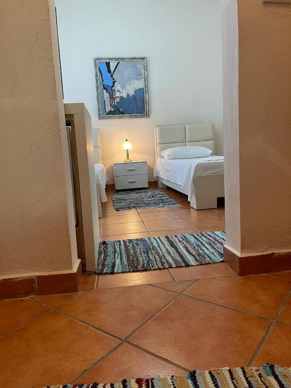 Small Twin Room image 4