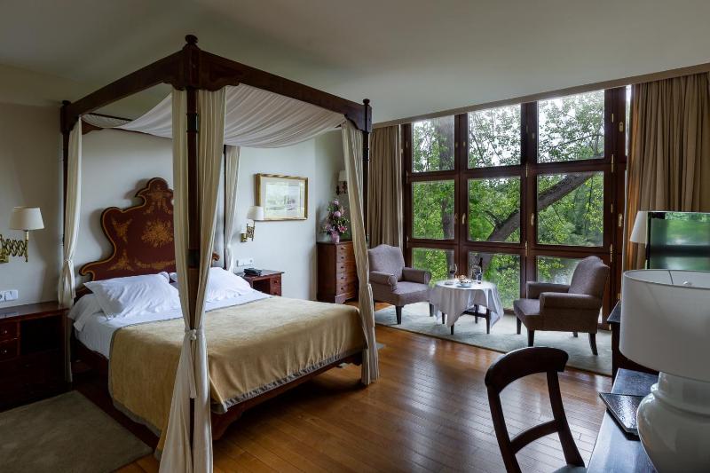 Superior Double Room image 3