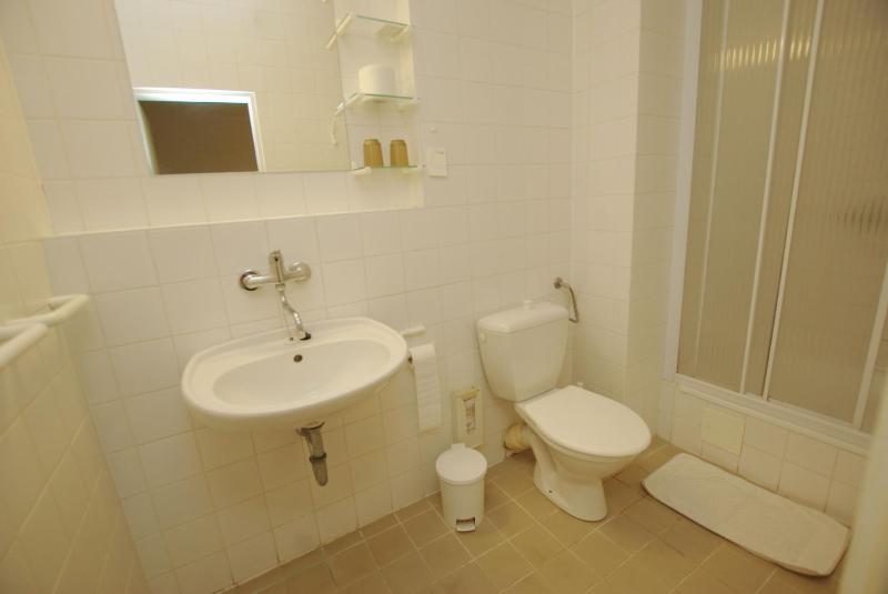 Twin Room image 2