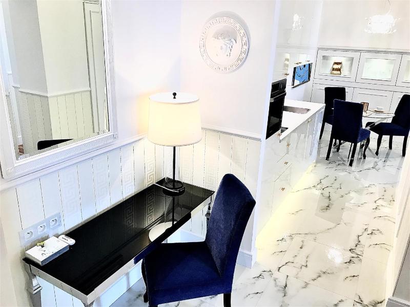 Two Bedroom Deluxe Suite with Old Town view (77 m2) image 1