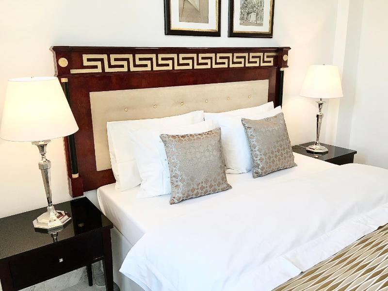 Luxury Deluxe Suite with Old Town Market Square view  image 2