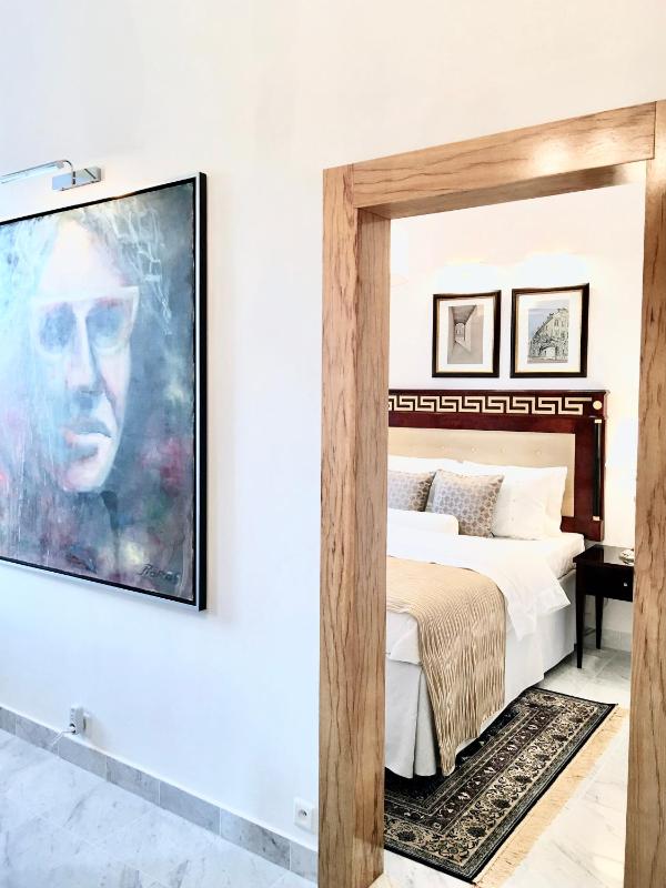 Luxury Deluxe Suite with Old Town Market Square view  image 3