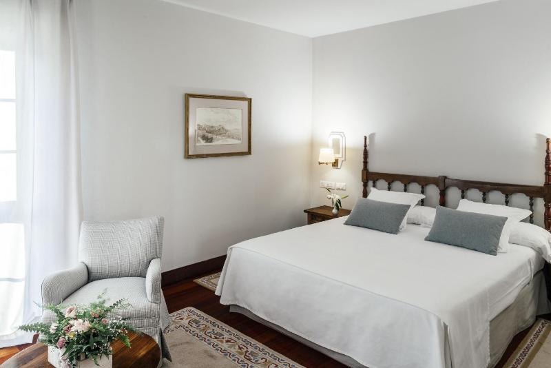 Superior Double Room image 3