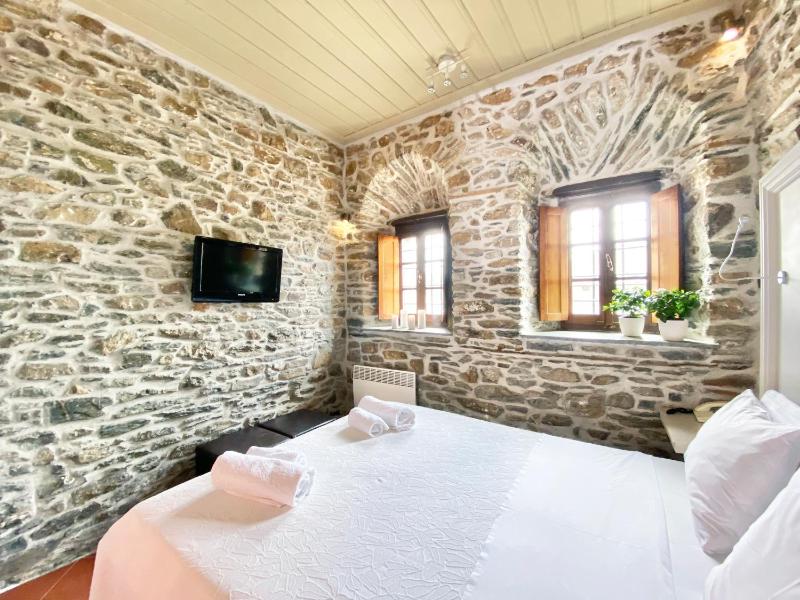 Double Room image 1