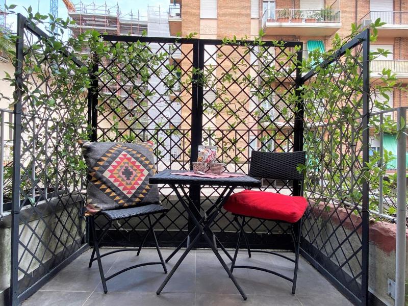 One-Bedroom Apartment image 2