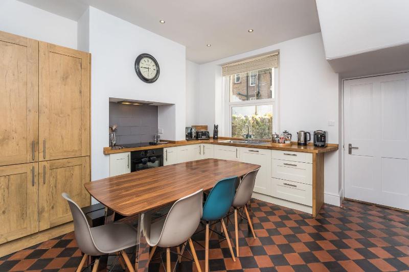 3 The Townhouse - image 8