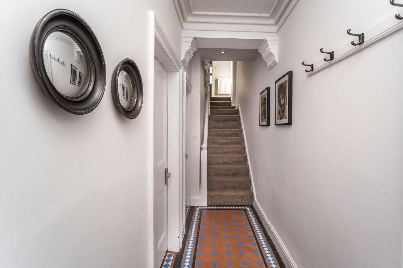 3 The Townhouse - image 10