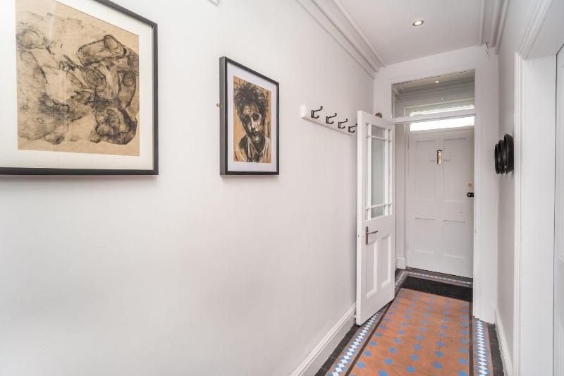 3 The Townhouse - image 15