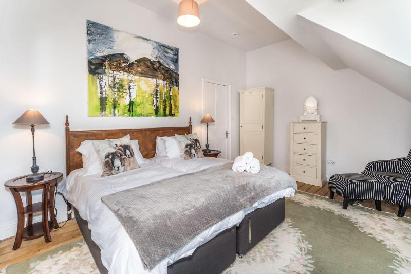 3 The Townhouse - image 3