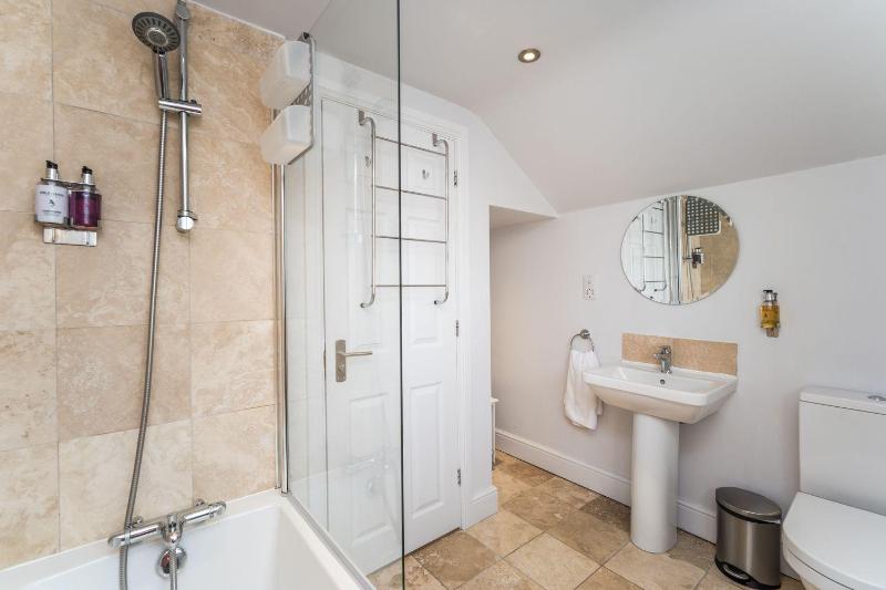 7 The Townhouse - image 16