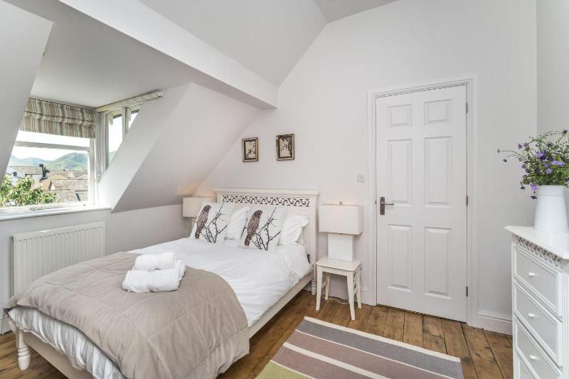 7 The Townhouse - image 4