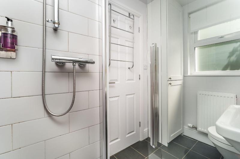 7 The Townhouse - image 8