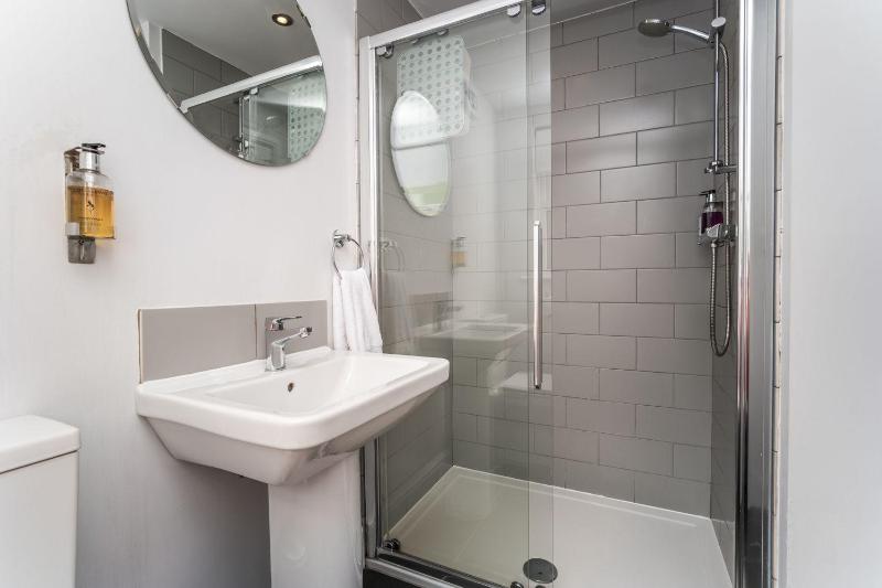 7 The Townhouse - image 11