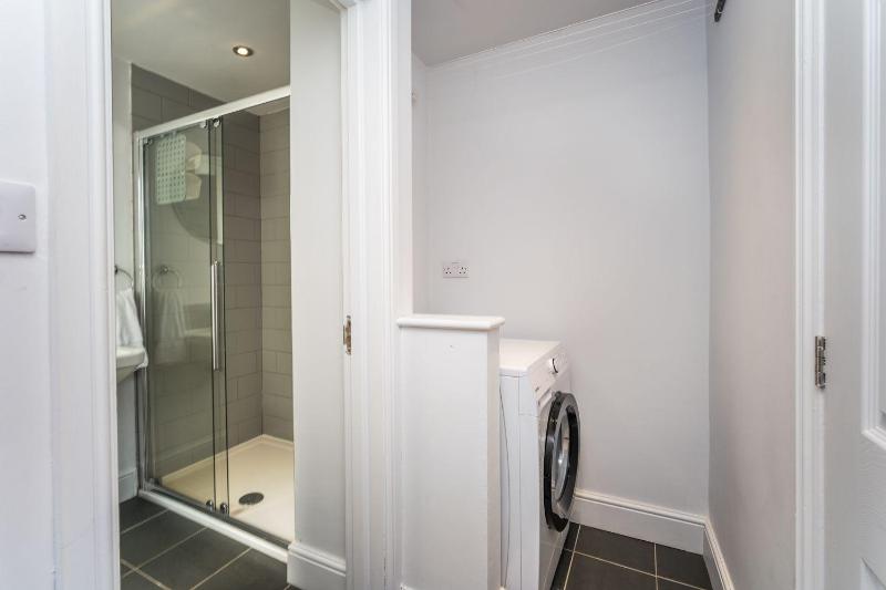 7 The Townhouse - image 14