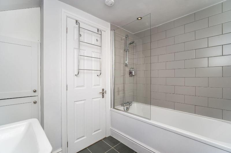 9 The Townhouse - image 8