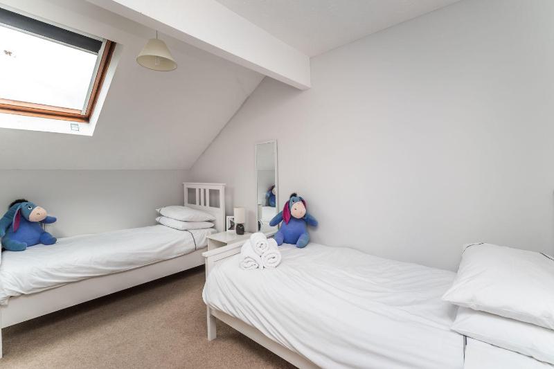 Alban Rise - image 4