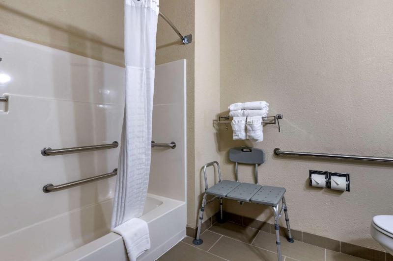 Queen Room - Accessible/Nonsmoking image 2