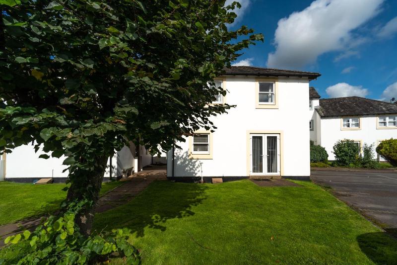 Elm Cottage - image 1
