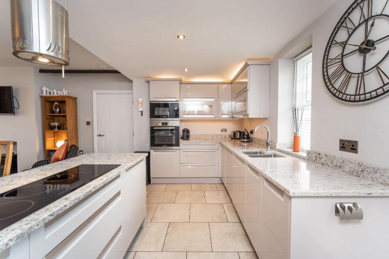 Bridge House Apartment 1 - image 7