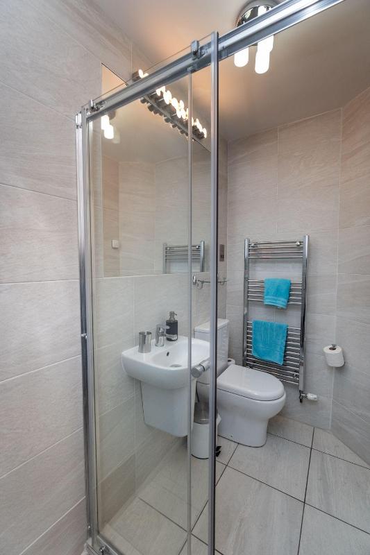 Bridge House Apartment 1 - image 18