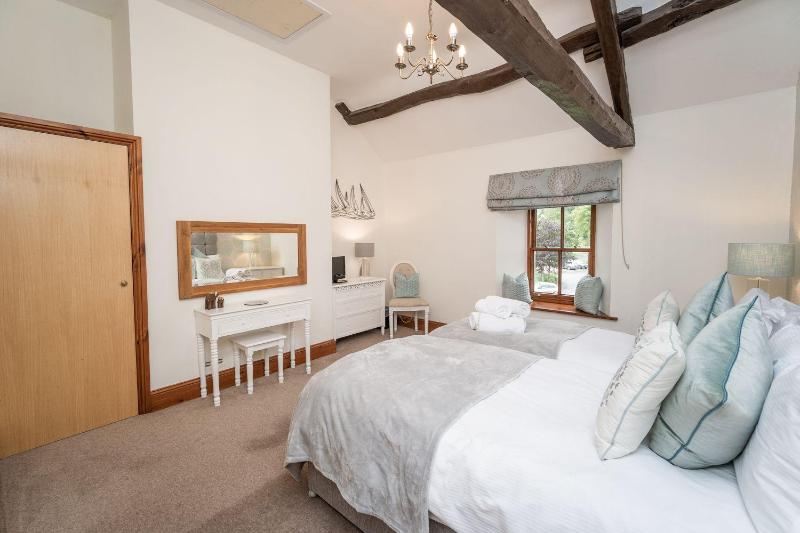 Bridge House Apartment 3 - image 11
