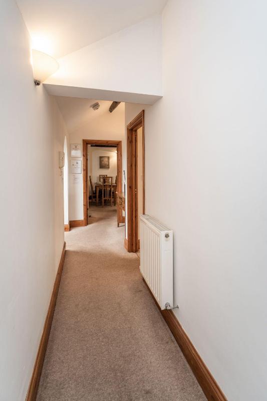 Bridge House Apartment 3 - image 3