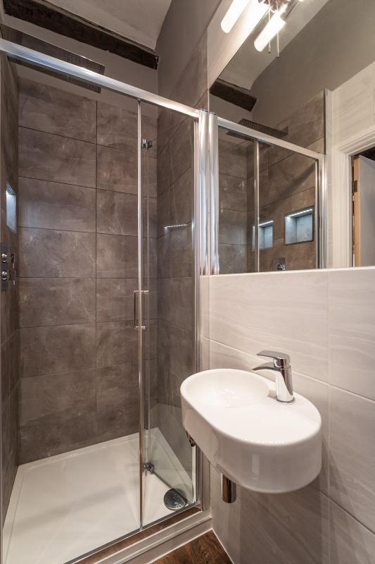 Bridge House Apartment 3 - image 24