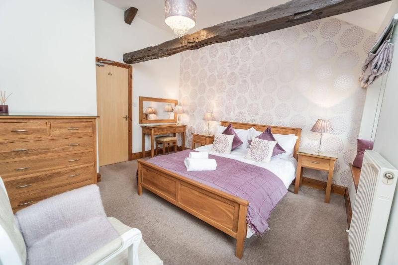 Bridge House Apartment 3 - image 6