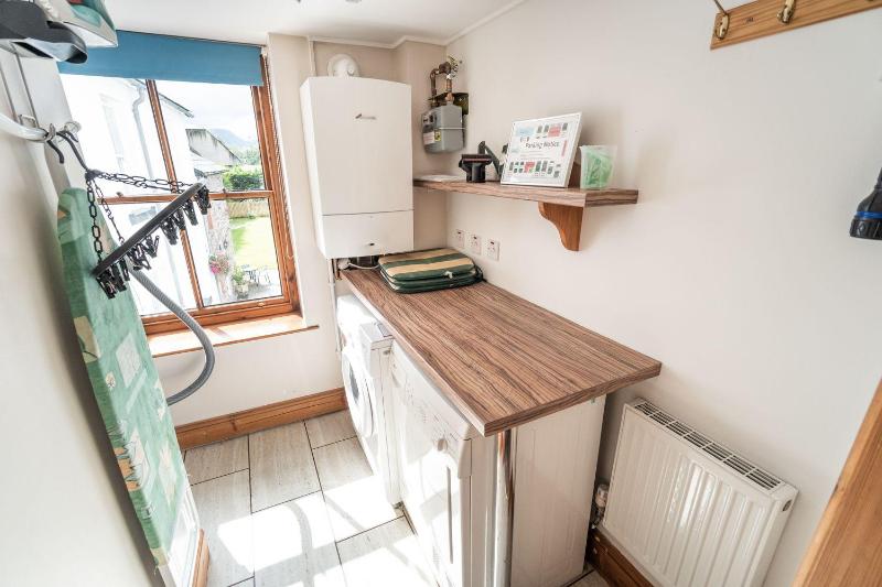 Bridge House Apartment 2 - image 8
