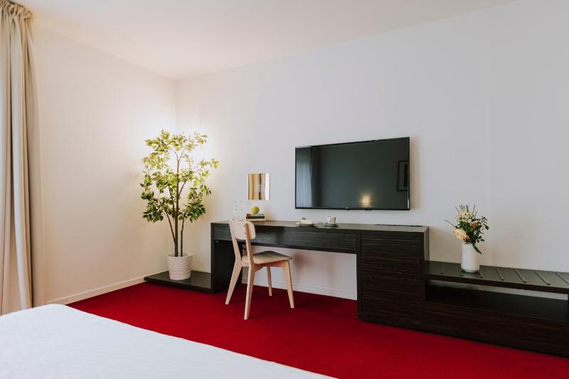 Twin Room image 3