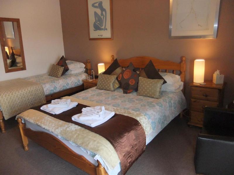 Triple Room image 3