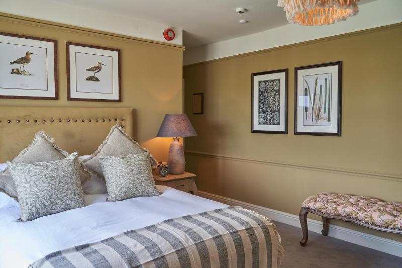 Deluxe Double Room image 2
