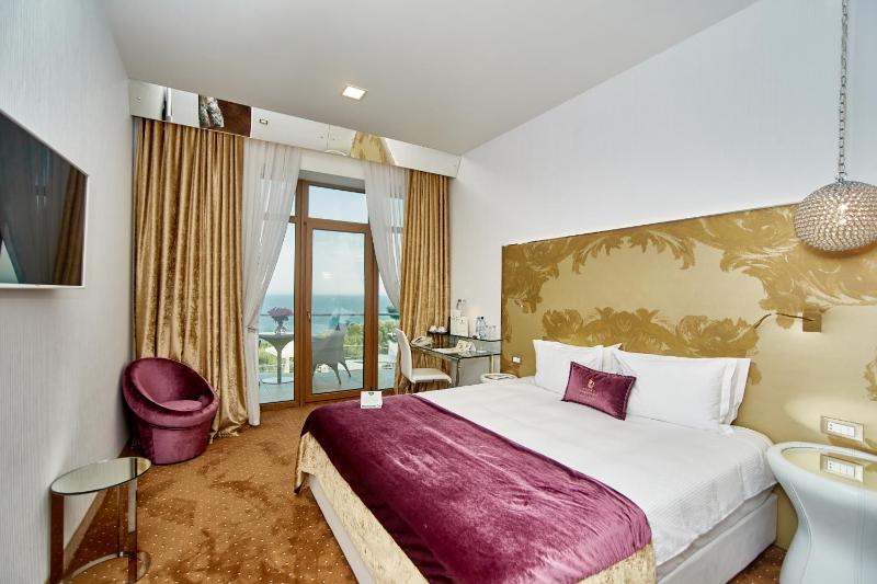 Superior Double Room image 4