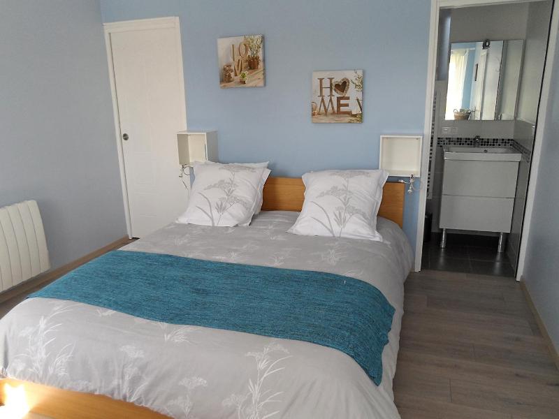 Double Room Blue image 4