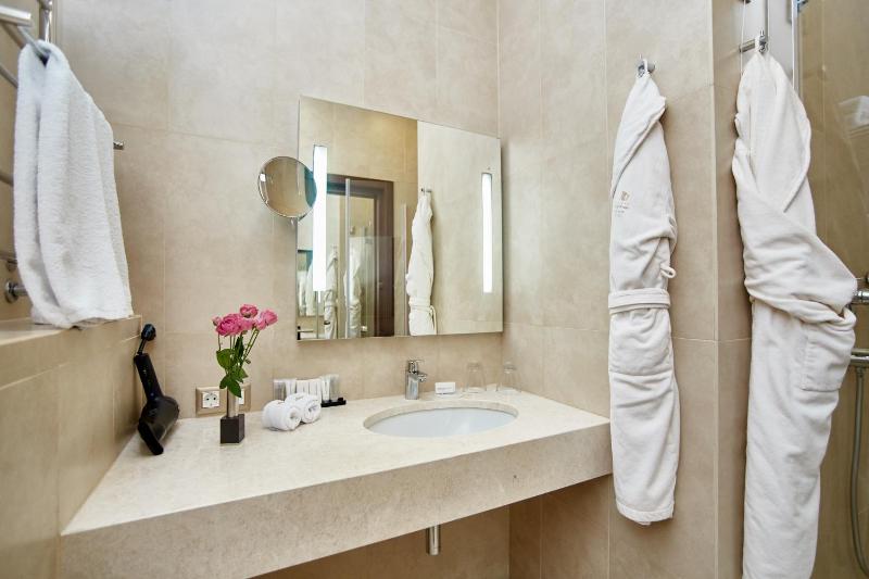 Superior Double Room image 3