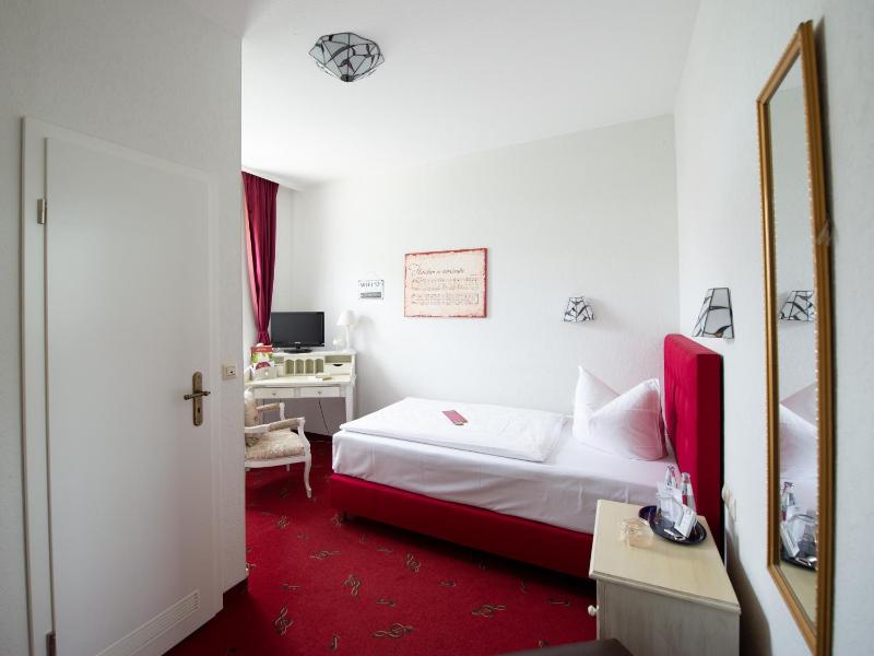 Single Room image 1