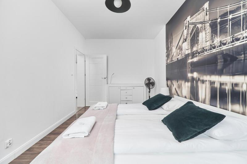 Apartments Odra Tower Wrocław by Noclegi Renters - image 5
