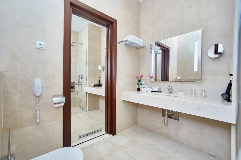 Junior Suite image 2