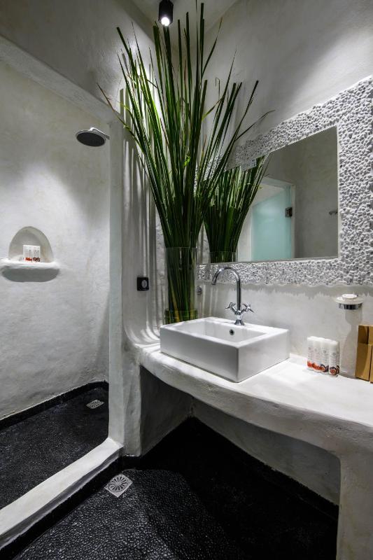 One Bedroom Suite with Sea View image 4