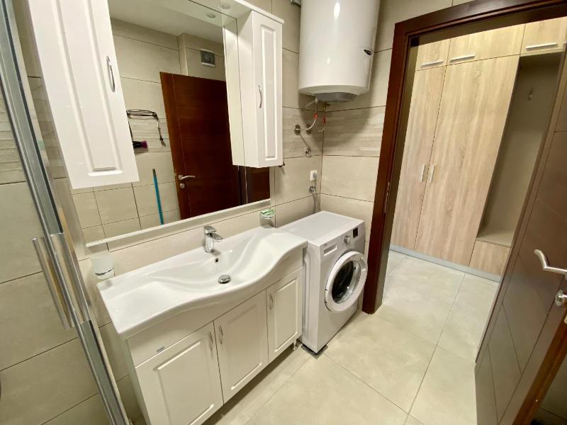 Deluxe Family Room image 4