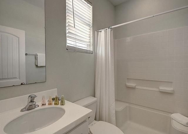 Ten-Bedroom House image 3