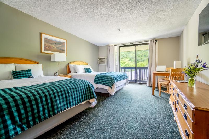 Mountain View Two Queen Beds With Balcony image 1