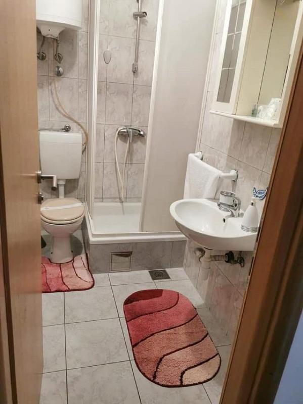 Apartment 3 image 3