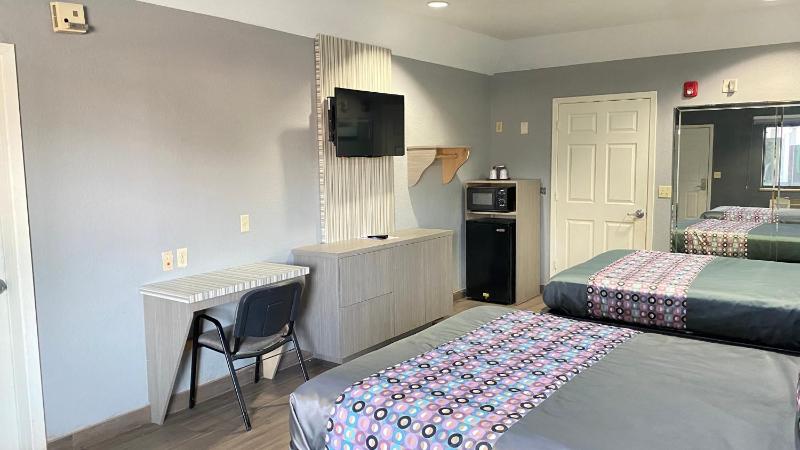 Island Suites Hobby Airport - image 14