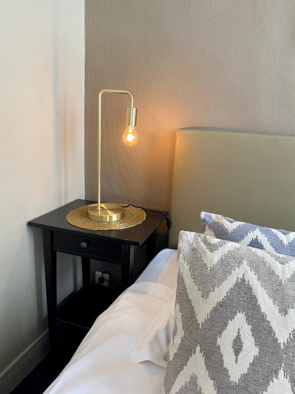 Basic Double Room with Shared Bathroom image 3