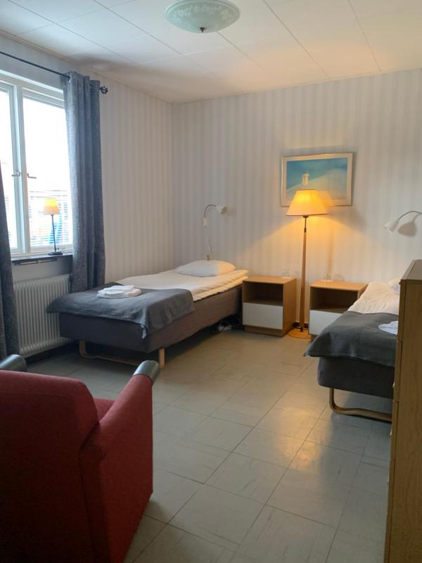 Twin Room image 2