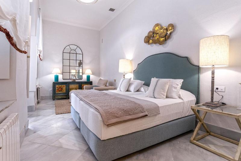 Genteel Home Palacio Abades - image 15