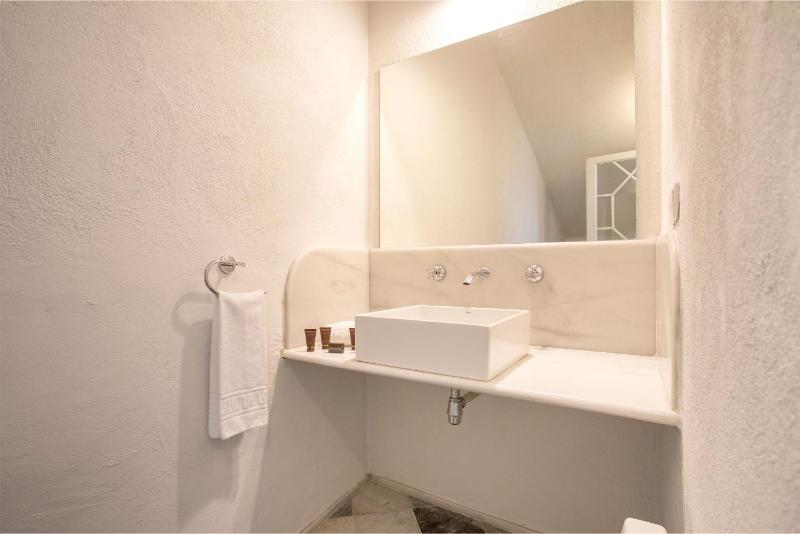 Genteel Home Palacio Abades - image 3