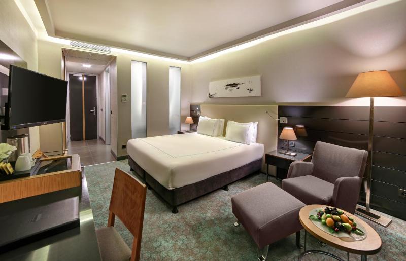 Deluxe King Room image 1