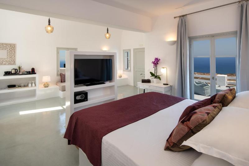 Deluxe Private Villa with Jacuzzi & Sea View image 3